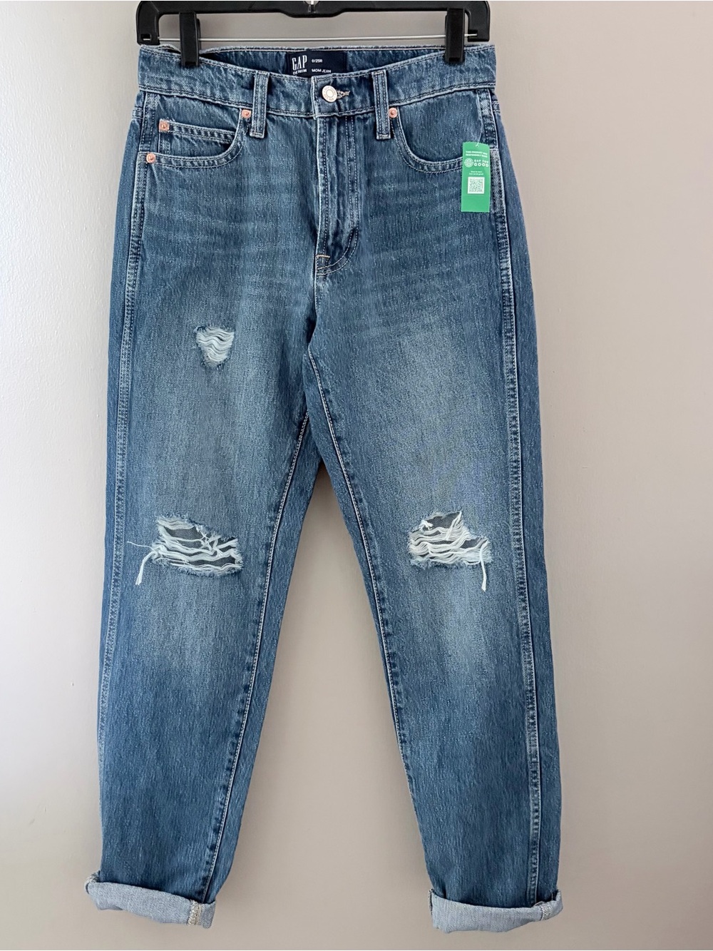NWT Gap High Rise Distructed Mom Jeans Medium Wash 0/25R